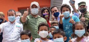 Lee más sobre el artículo Nuevo colegio La Carpa, en Guaviare, demuestra que la Paz con Legalidad está llegando a la Colombia profunda: Duque