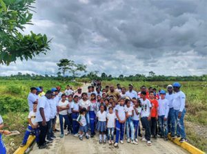Lee más sobre el artículo Entregan box culvert y 400 metros de placa huella en Carmen del Darién